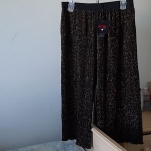 Women capris new with tag